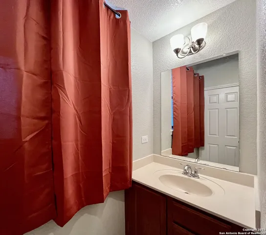 $2,375 | 2830 Zurich, San Antonio, TX 78230