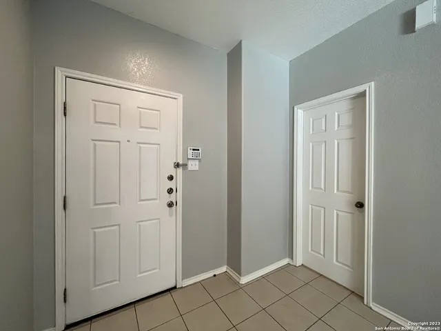 $2,375 | 2830 Zurich, San Antonio, TX 78230