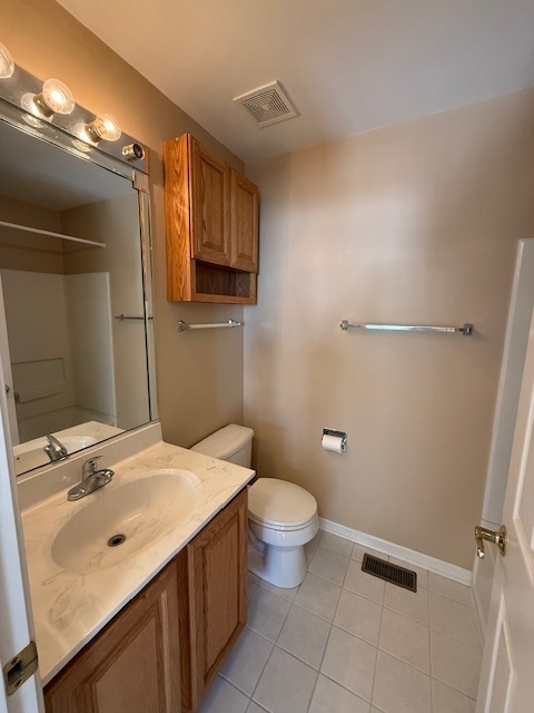272 Bay Drive Itasca, IL 60143 - Photo 26 of 49 a bathroom with a sink toilet and shower