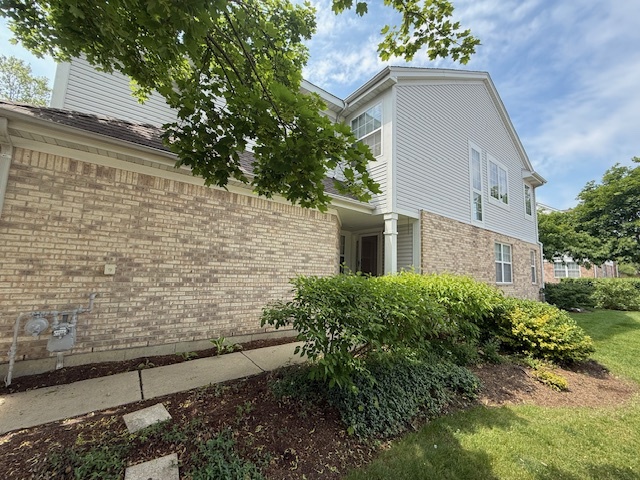 272 Bay Drive Itasca, IL 60143 - Photo 46 of 49 a brick building with a yard