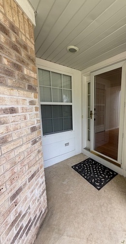 272 Bay Drive Itasca, IL 60143 - Photo 7 of 49 a bathroom with a shower
