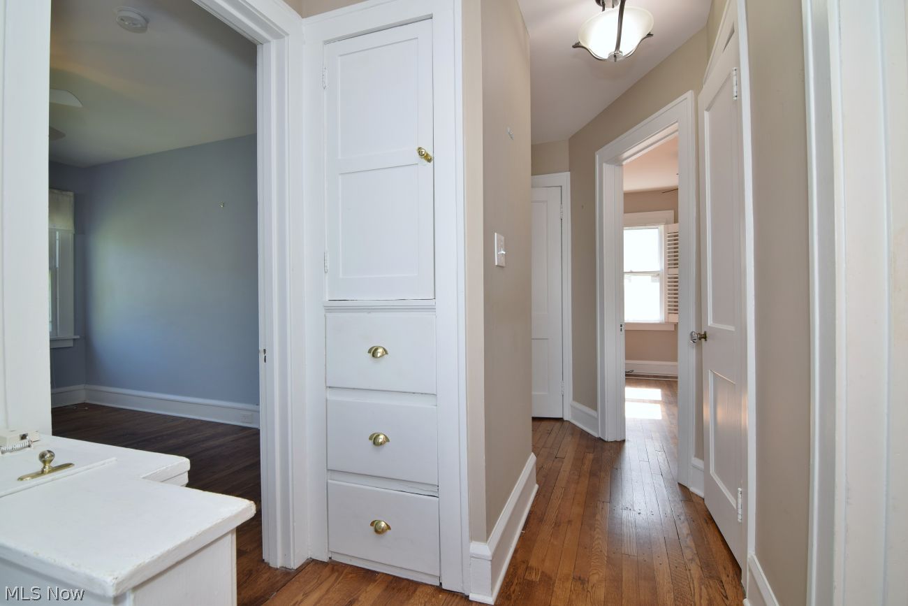 3356 Clarendon Road Cleveland Heights, OH 44118 - Photo 19 of 43 Upper Hallway