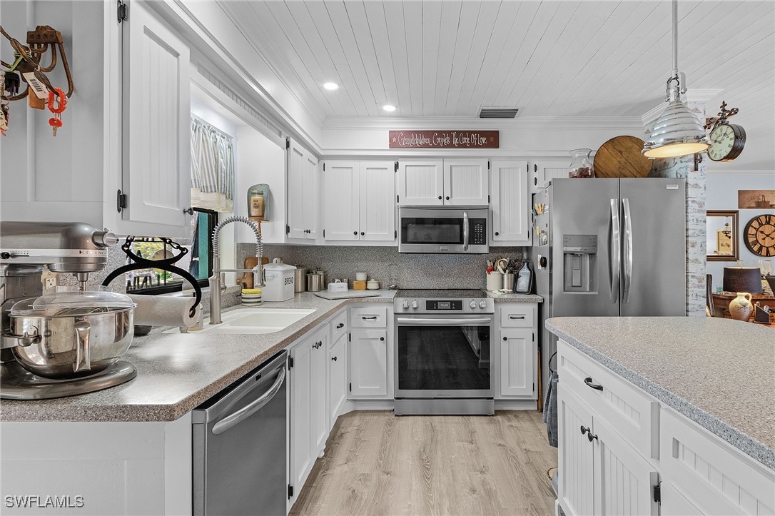 5848 Stringfellow Road St. James City, FL 33956 - Photo 18 of 44 Gallery Image 18