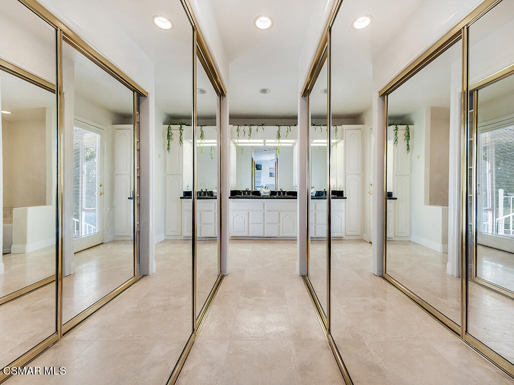 5218 Indian Hills Drive Simi Valley, CA 93063 - Photo 29 of 44 a view of a hallway
