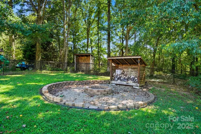 a view of an outdoor space