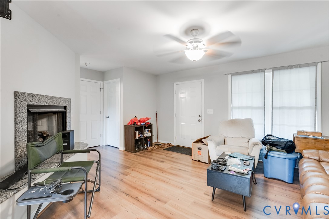 24580 St James Road Jetersville, VA 23083 - Photo 6 of 25 Spacious living area featuring wood-finish floorin