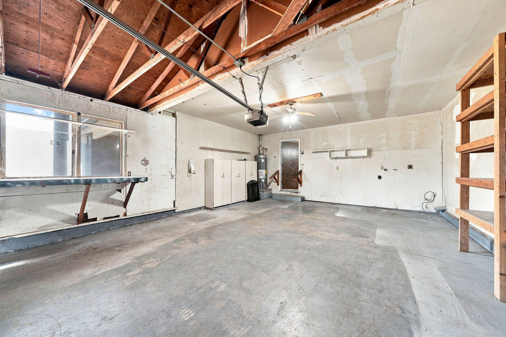 1134 Ruthie Lane Redding, CA 96002 - Photo 20 of 31 2-car garage