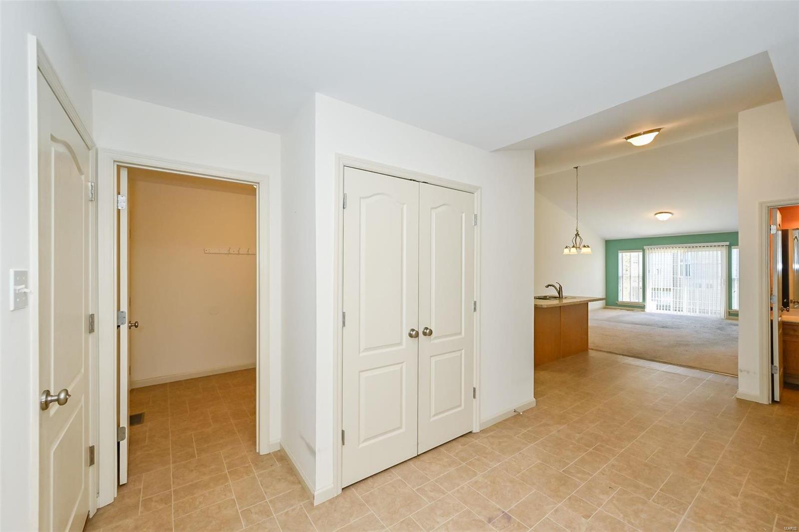 224 Coachgate Lane Ballwin, MO 63021 - Photo 4 of 18 Gallery Image 4
