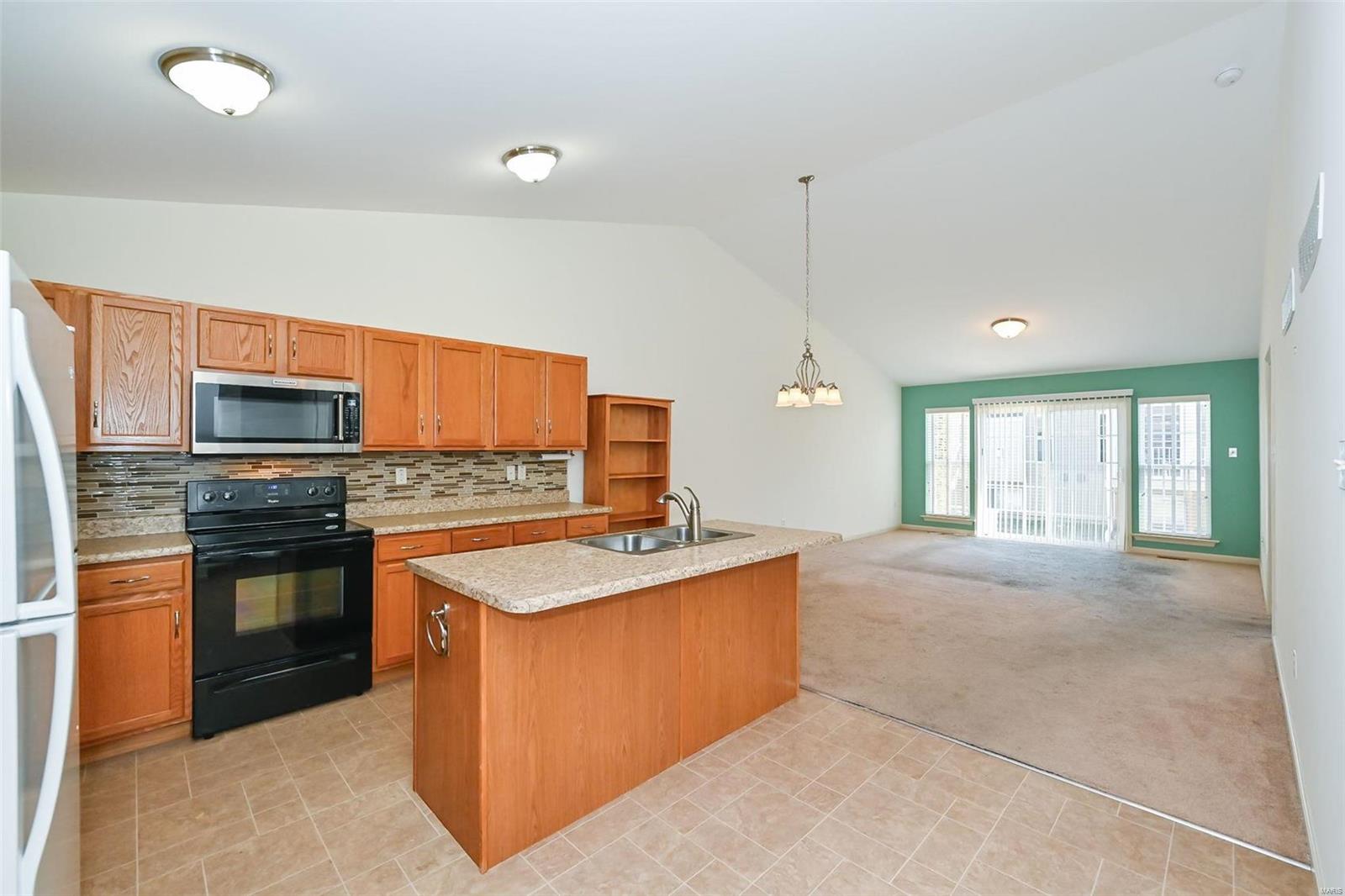 224 Coachgate Lane Ballwin, MO 63021 - Photo 5 of 18 Gallery Image 5