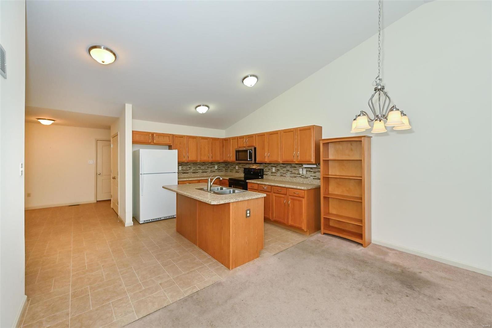 224 Coachgate Lane Ballwin, MO 63021 - Photo 6 of 18 Gallery Image 6