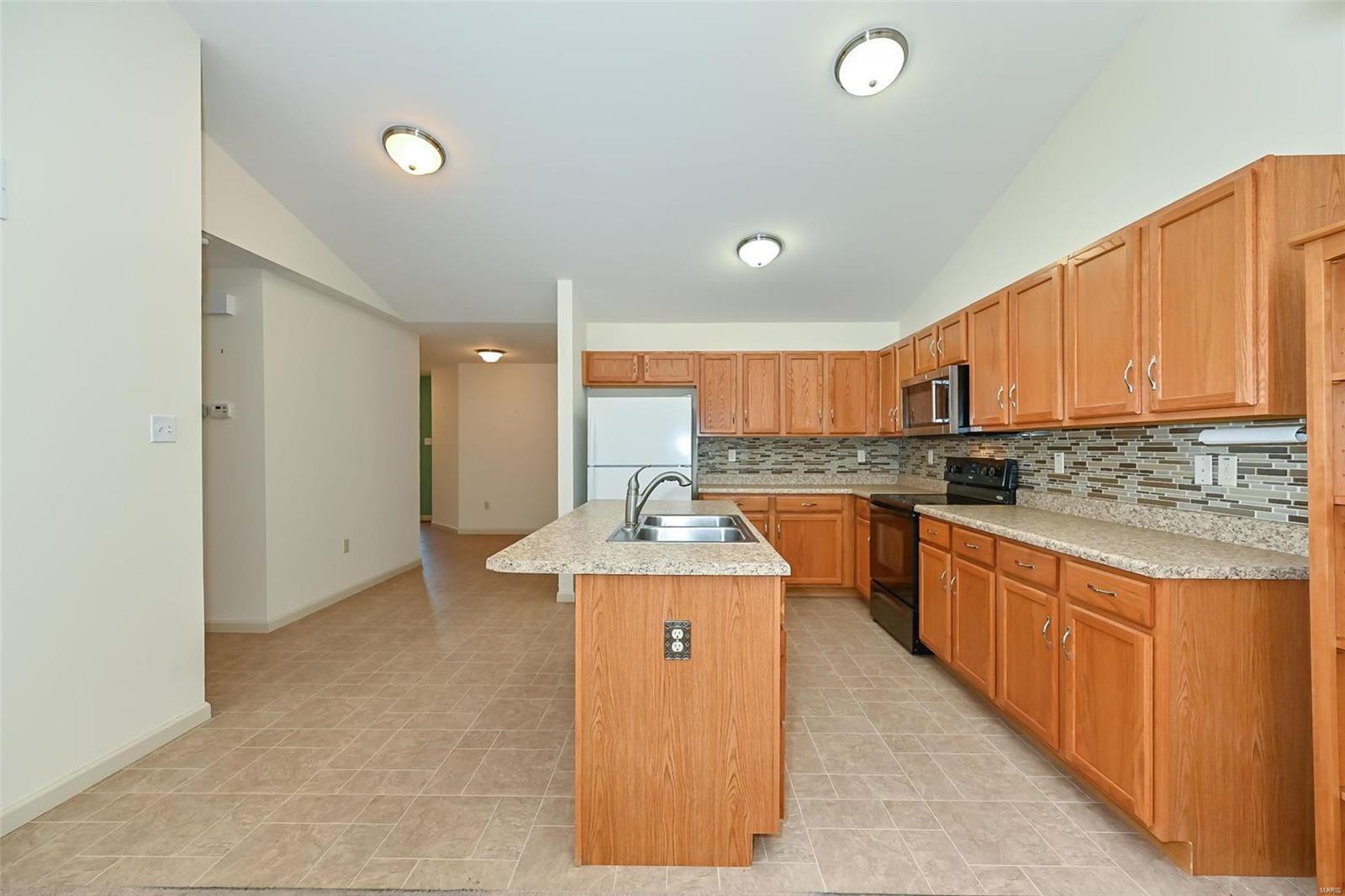 224 Coachgate Lane Ballwin, MO 63021 - Photo 7 of 18 Gallery Image 7