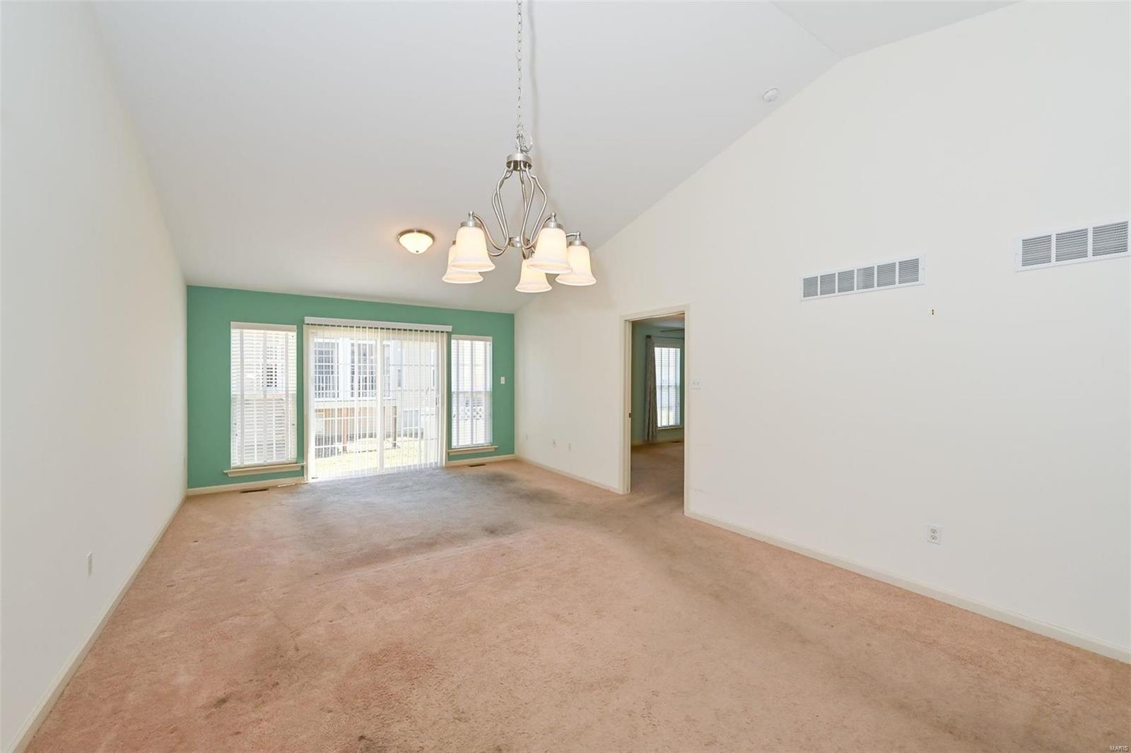 224 Coachgate Lane Ballwin, MO 63021 - Photo 9 of 18 Gallery Image 9