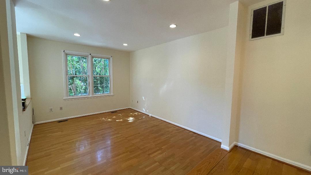 10621 Patternbond Terrace Silver Spring, MD 20902 - Photo 3 of 26 Gallery Image 3