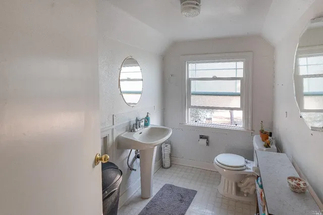 $945,000 | 5880-5860 Live Oak Drive, Kelseyville, CA 95451