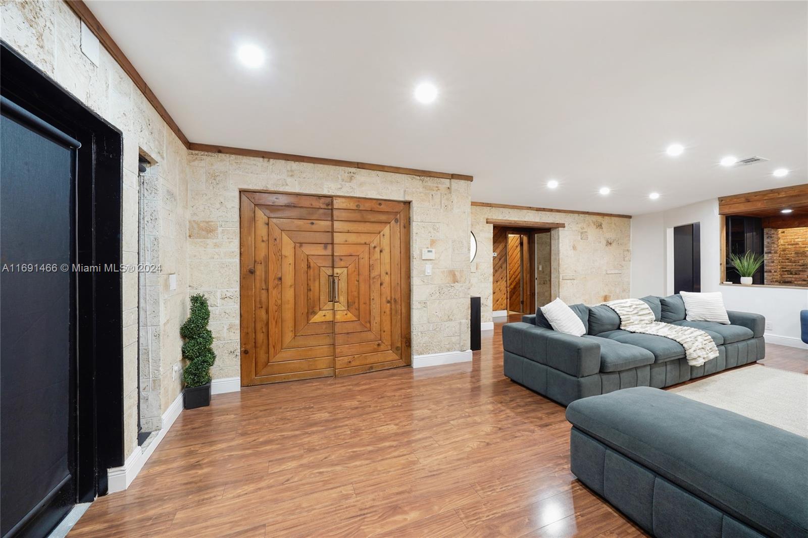 5000 Grant Street Hollywood, FL 33021 - Photo 3 of 74