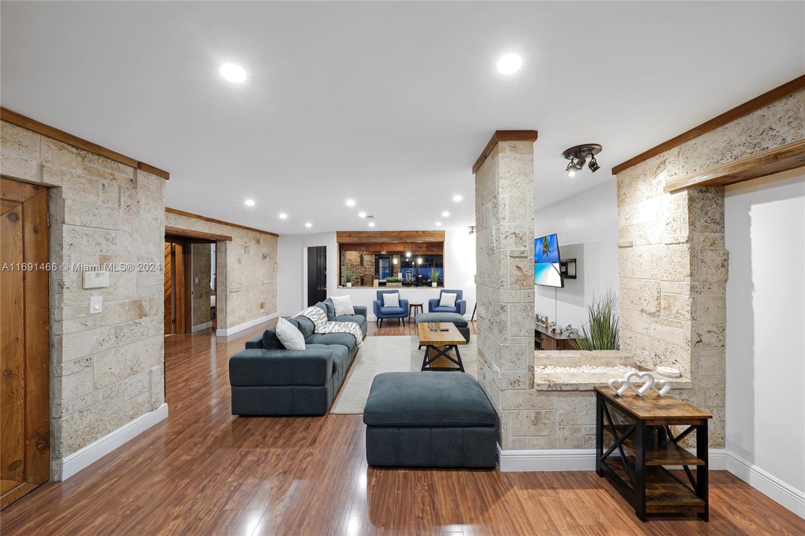 5000 Grant Street Hollywood, FL 33021 - Photo 4 of 74