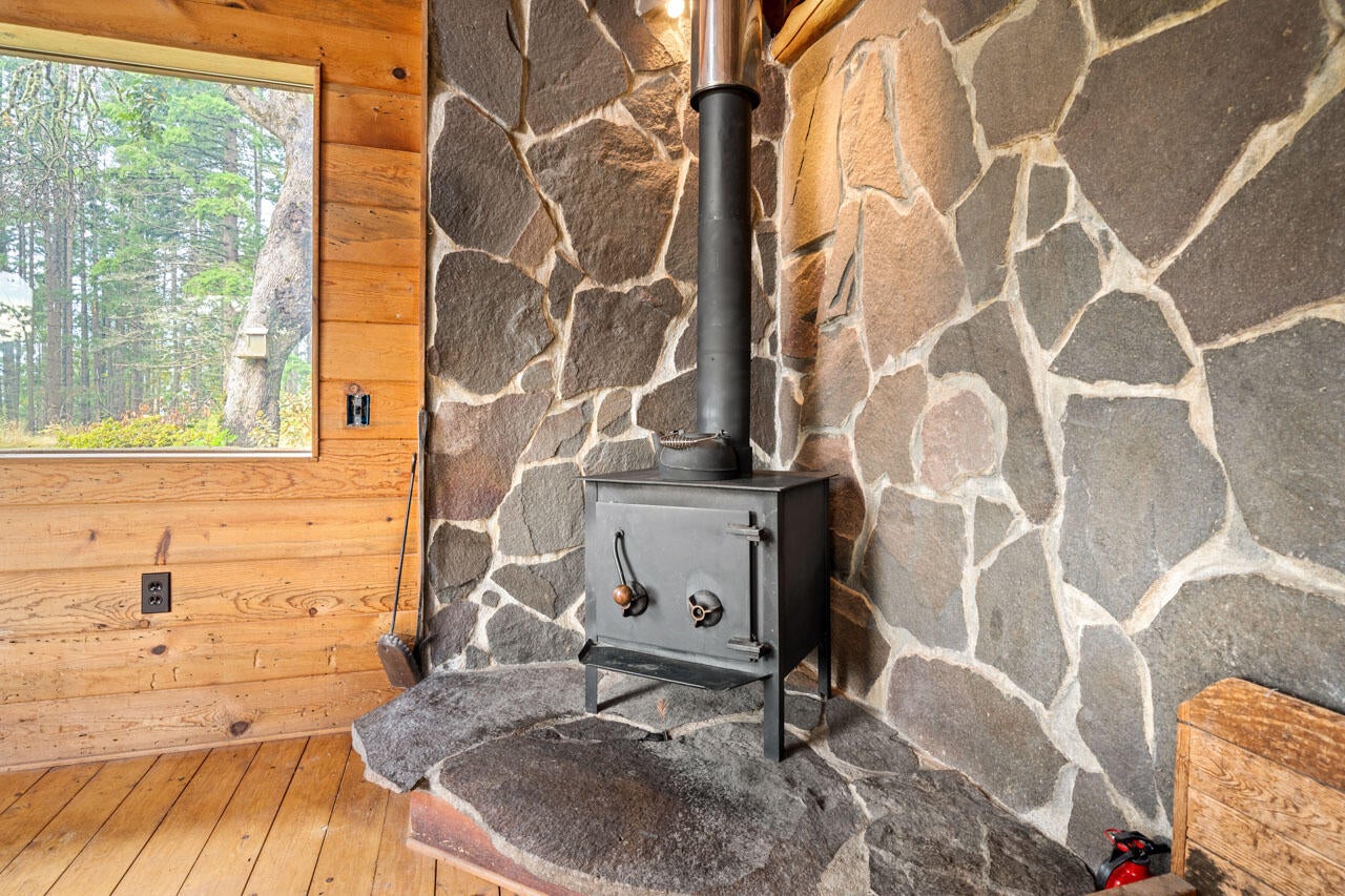 6714 Indian Springs Road Scotts Mills, OR 97375 - Photo 19 of 37 6714-Indian-Springs-Rd-19