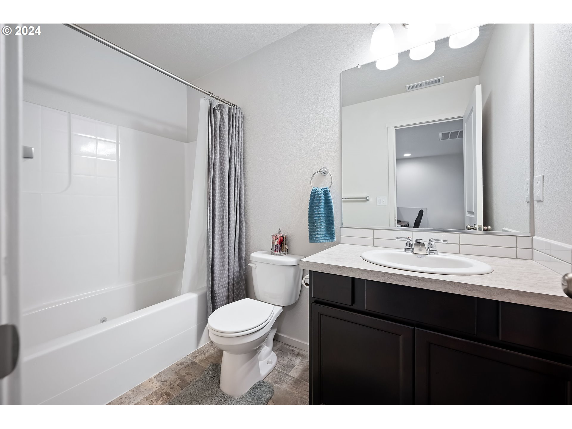 2340 Southeast Palmquist Road Gresham, OR 97080 - Photo 30 of 37 Bathroom