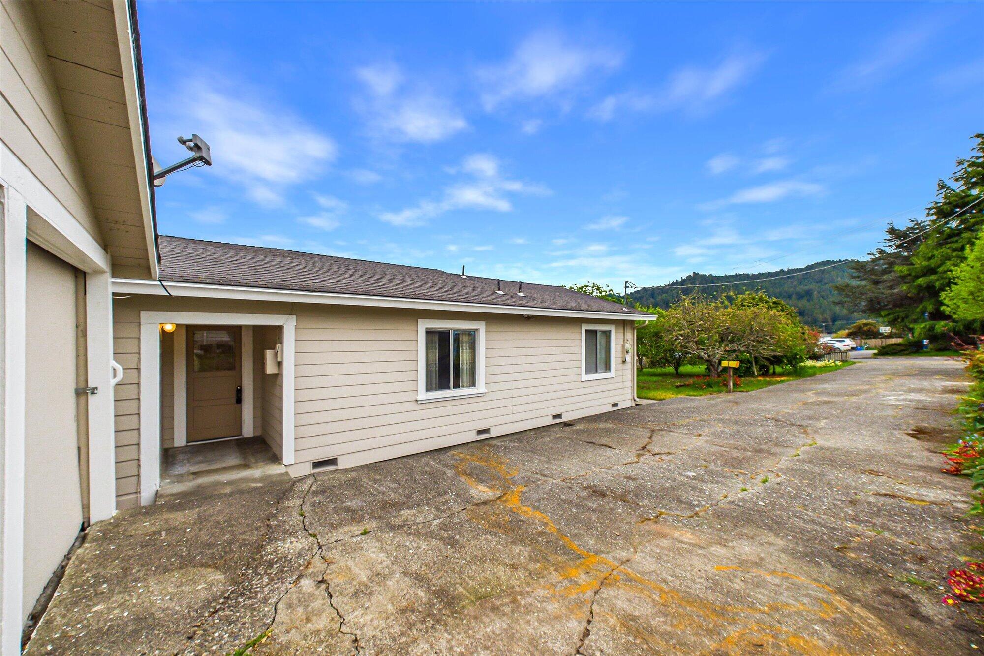 125 Elm Street Rio Dell, CA 95562 - Photo 4 of 43