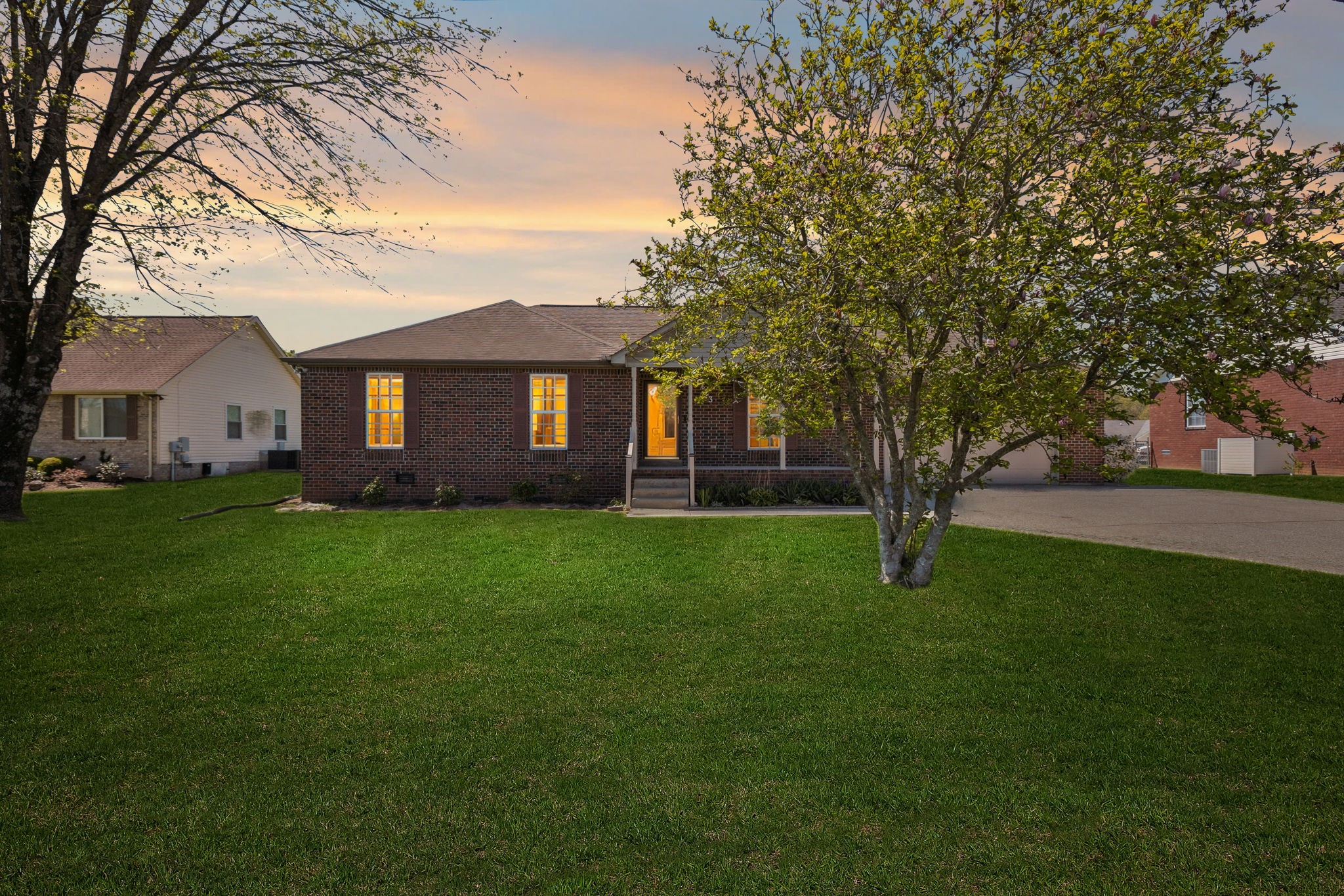 623 Audrey Road Mount Juliet, TN 37122 - Photo 2 of 27 a front view of a house with a garden