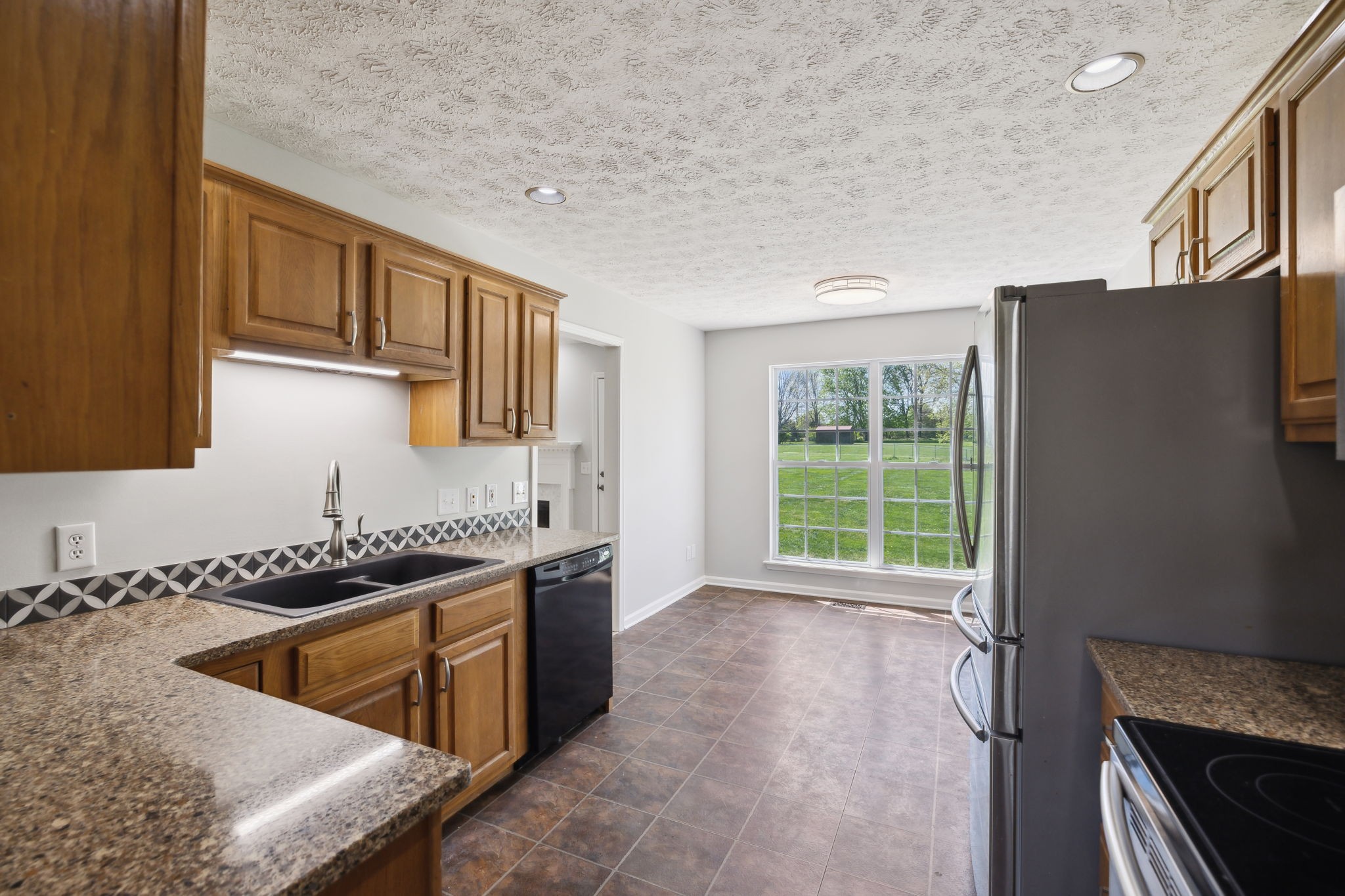 623 Audrey Road Mount Juliet, TN 37122 - Photo 7 of 27 a kitchen that has a sink and a stove