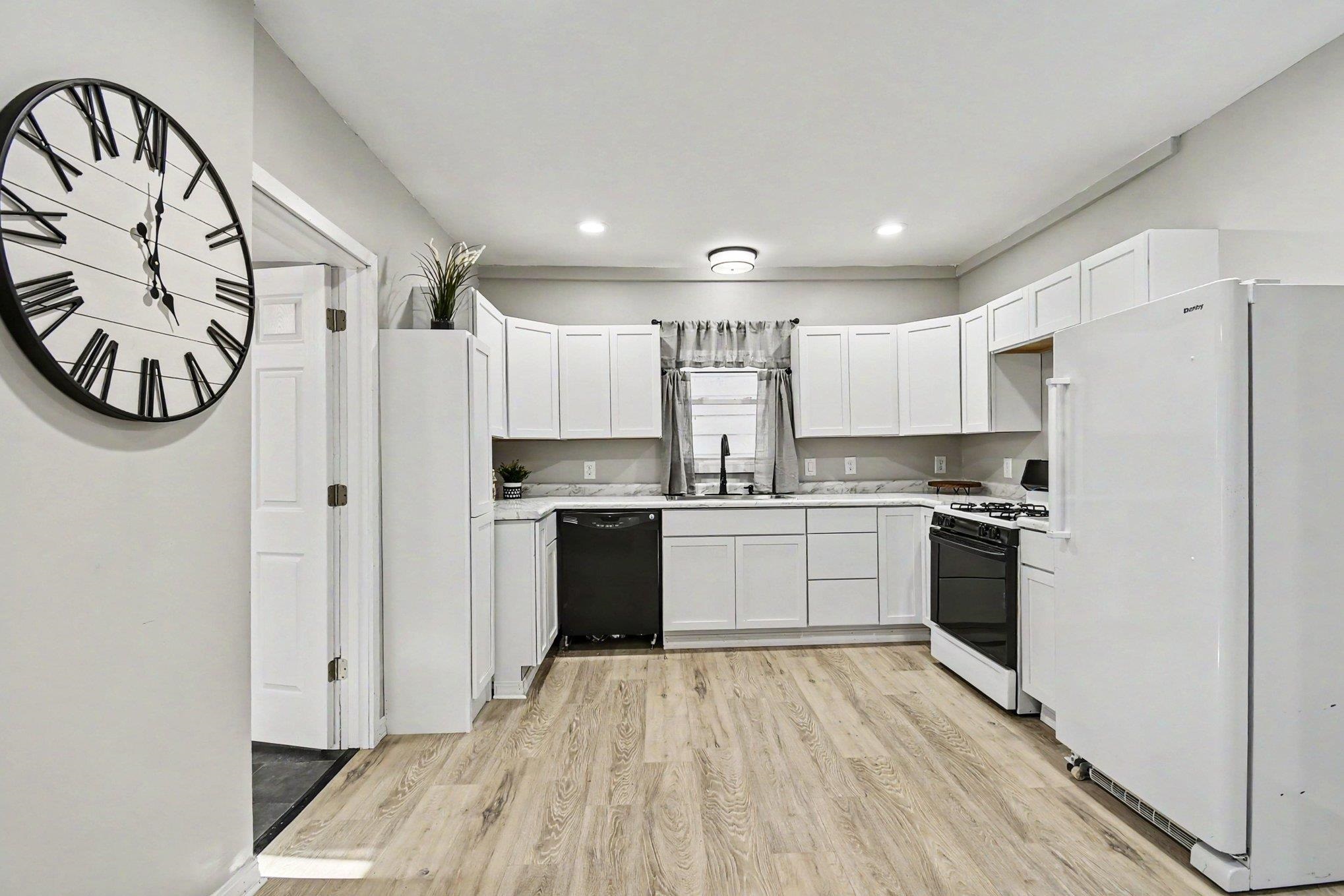 305.5 South Catherine Street Bay City, MI 48708 - Photo 4 of 12