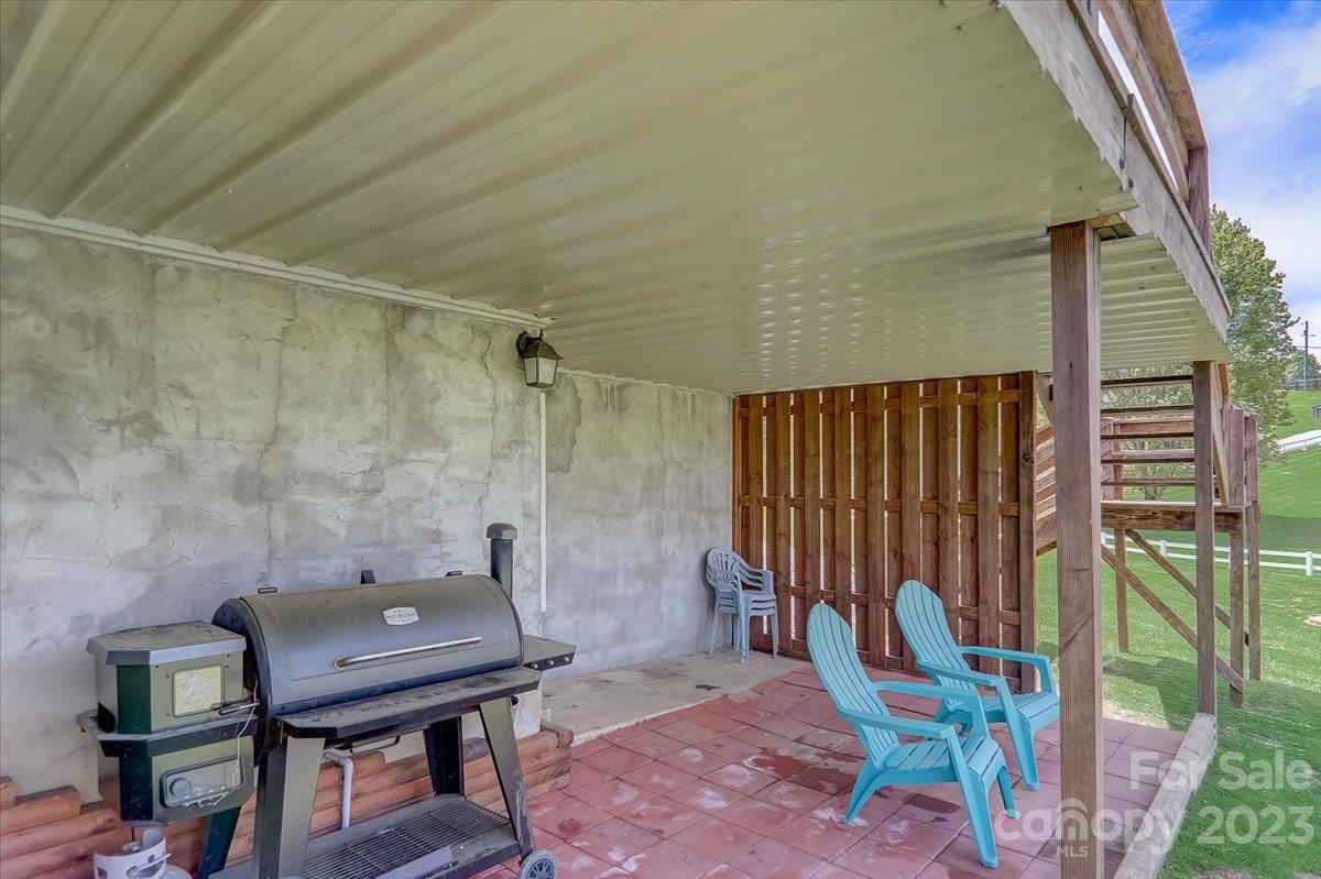 1393 Queentown Road Canton, NC 28716 - Photo 32 of 42 a view of a room with chairs