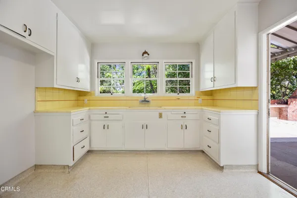 $1,275,000 | 2015 Montecito Drive, Glendale, CA 91208
