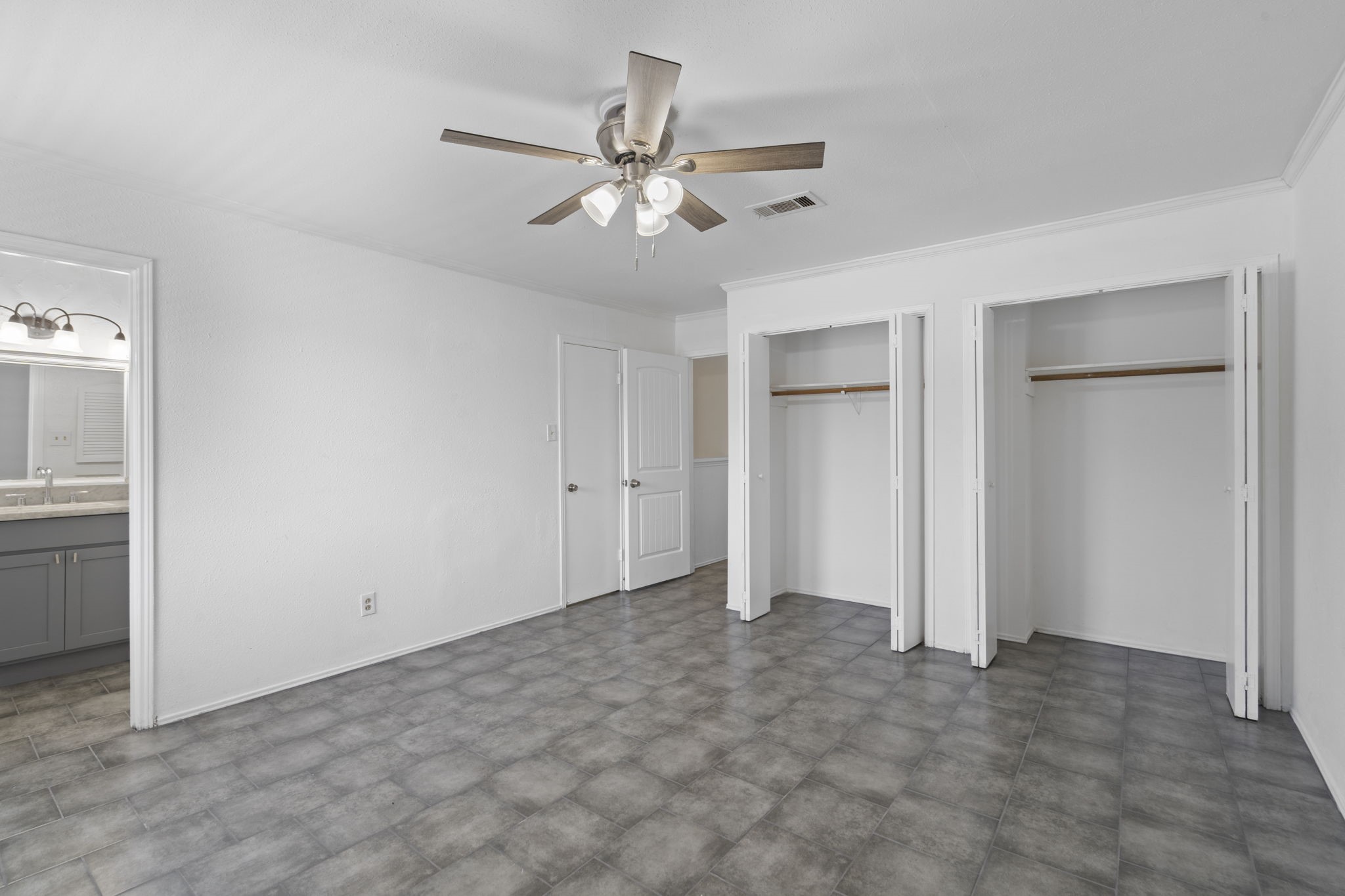 5801 Lumberdale Road, Unit 127 Houston, TX 77092 - Photo 10 of 26 a view of an empty room with a fan