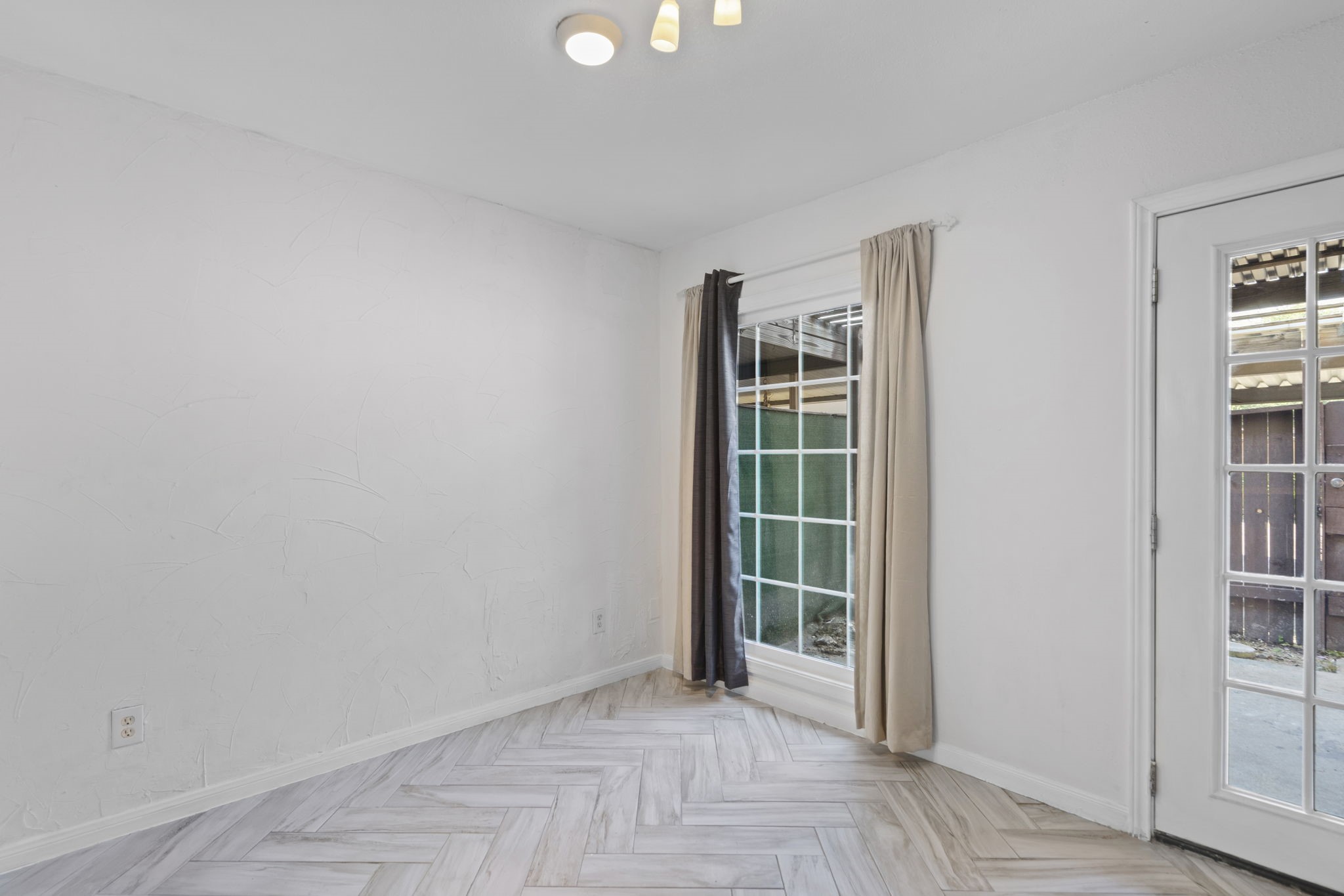 5801 Lumberdale Road, Unit 127 Houston, TX 77092 - Photo 14 of 26 an empty room with windows