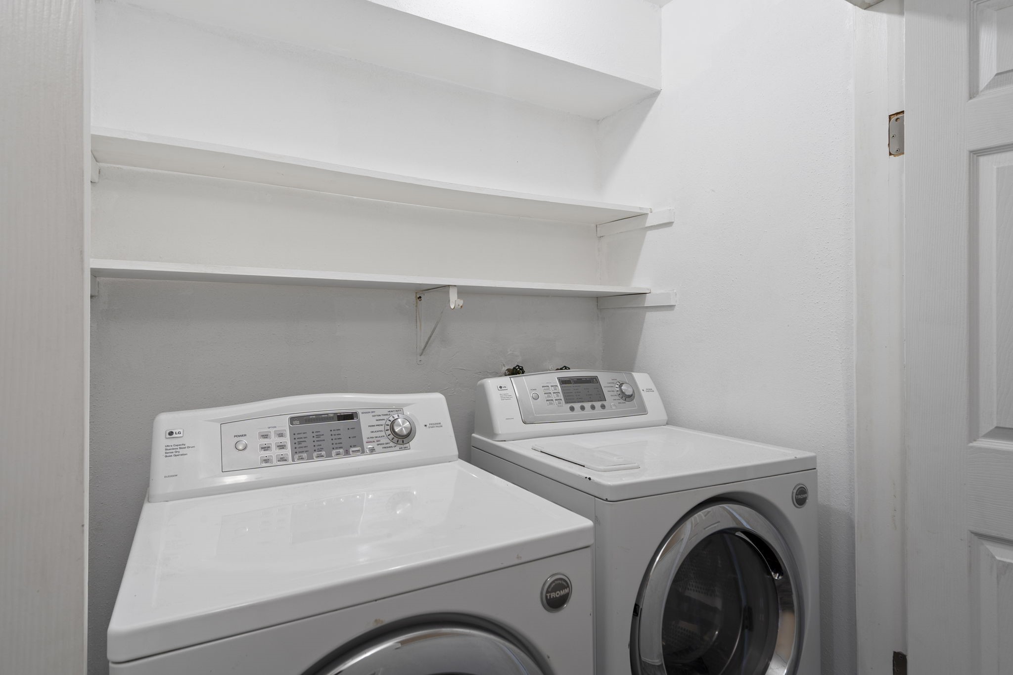 5801 Lumberdale Road, Unit 127 Houston, TX 77092 - Photo 17 of 26 a utility room with dryer and washer