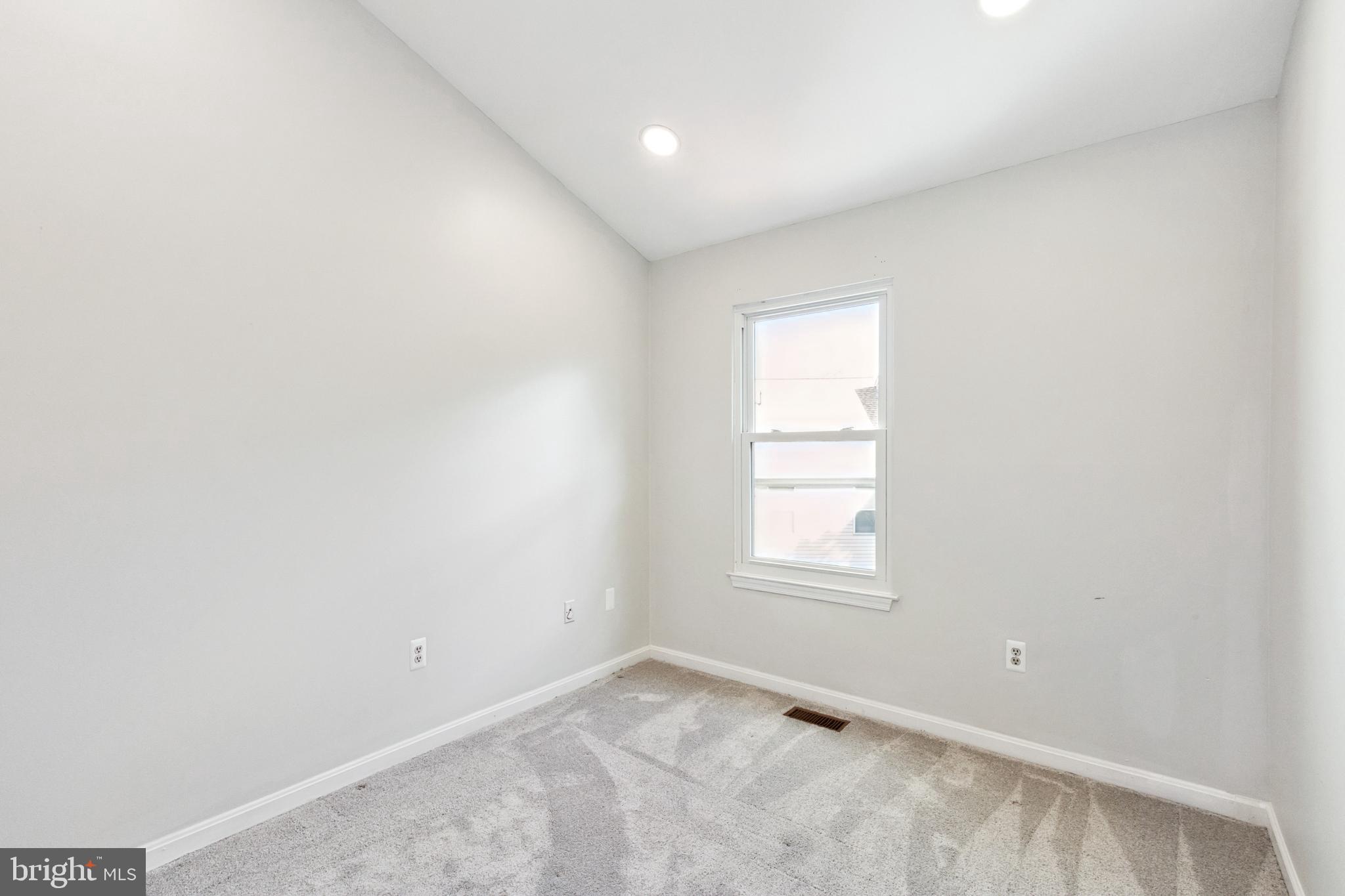 9525 Clocktower Lane Columbia, MD 21046 - Photo 14 of 19 an empty room with windows