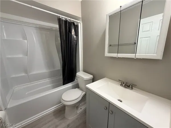 $1,350 | 823 Gleason Parkway, Unit 2, Cape Coral, FL 33914