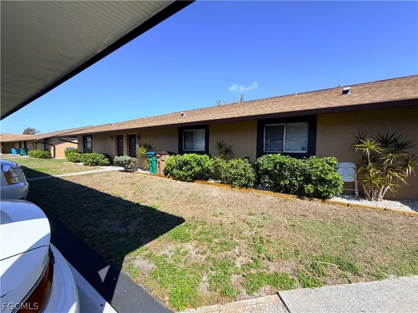 $1,350 | 823 Gleason Parkway, Unit 2, Cape Coral, FL 33914