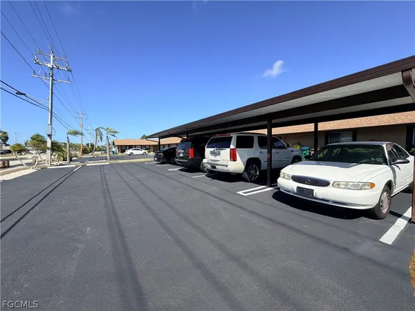 $1,350 | 823 Gleason Parkway, Unit 2, Cape Coral, FL 33914