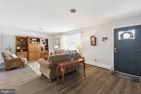 $525,000 | 404 Enfield Road, Oreland, PA 19075