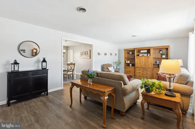 $525,000 | 404 Enfield Road, Oreland, PA 19075