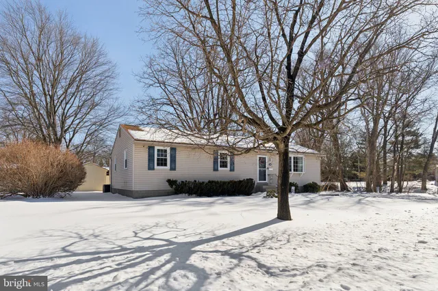 $525,000 | 404 Enfield Road, Oreland, PA 19075