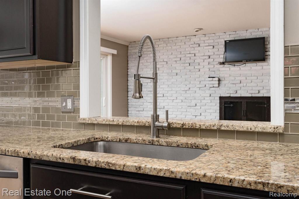 4254 Beach Road Troy, MI 48098 - Photo 15 of 54 Gallery Image 15
