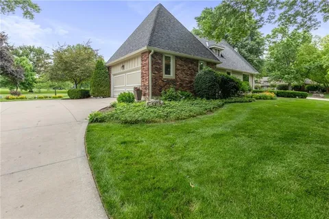 $989,000 | 12854 Pembroke Circle, Leawood, KS 66209