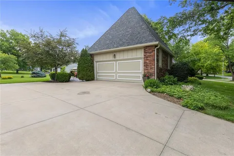 $989,000 | 12854 Pembroke Circle, Leawood, KS 66209