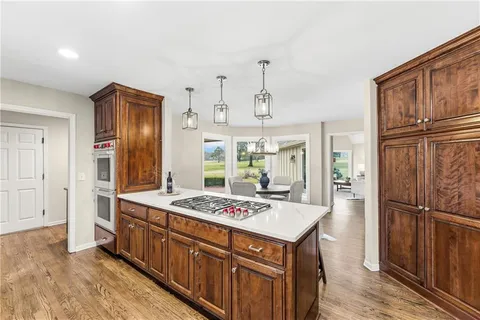 $989,000 | 12854 Pembroke Circle, Leawood, KS 66209