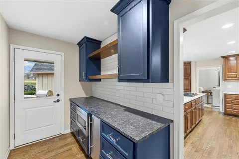 $989,000 | 12854 Pembroke Circle, Leawood, KS 66209