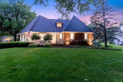 $989,000 | 12854 Pembroke Circle, Leawood, KS 66209