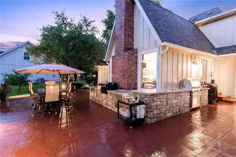 $989,000 | 12854 Pembroke Circle, Leawood, KS 66209