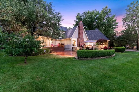 $989,000 | 12854 Pembroke Circle, Leawood, KS 66209