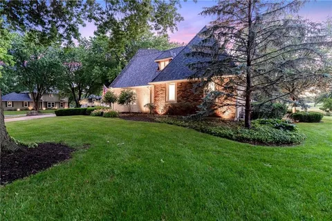 $989,000 | 12854 Pembroke Circle, Leawood, KS 66209