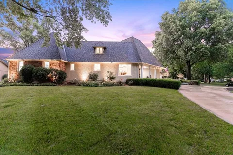 $989,000 | 12854 Pembroke Circle, Leawood, KS 66209