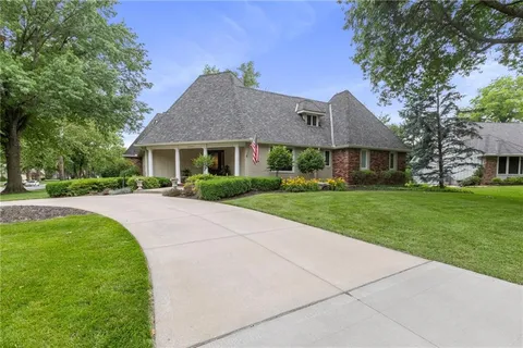 $989,000 | 12854 Pembroke Circle, Leawood, KS 66209