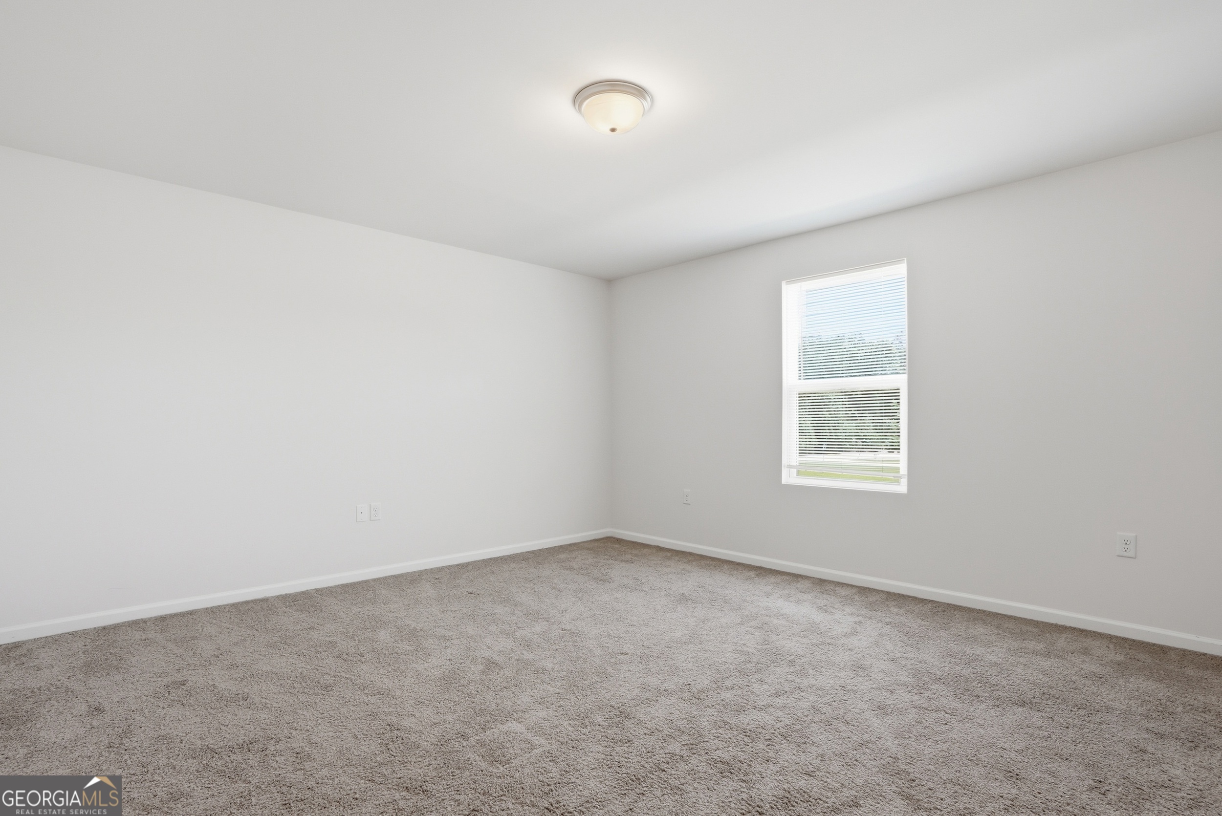 225 Rendell Lane Hinesville, GA 31313 - Photo 20 of 33 an empty room with a window